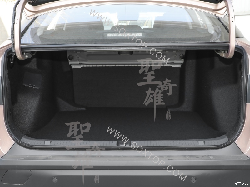 后備箱.jpg