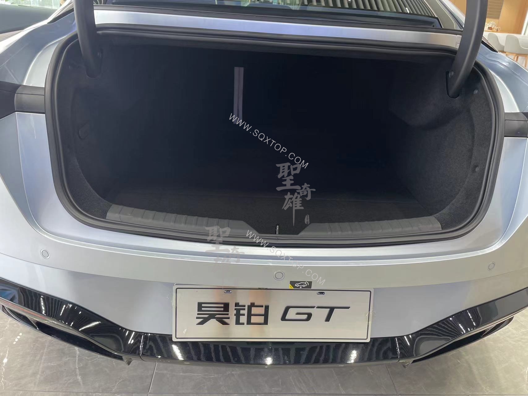 后備箱.jpg